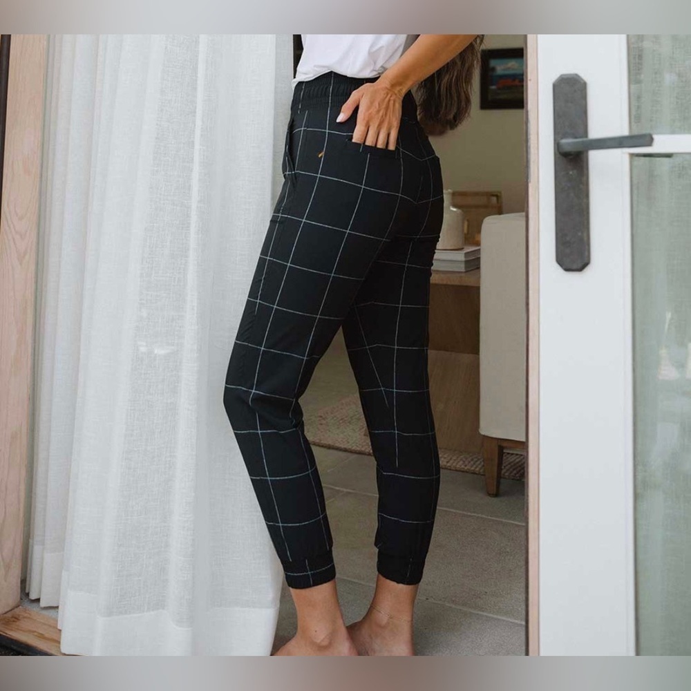 Albion black windowpane, destination, joggers sz XS
